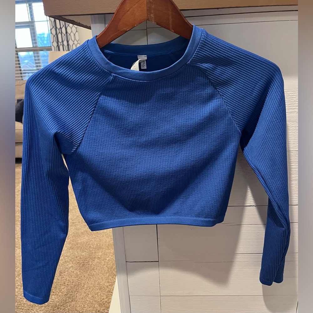 Offline by Aerie Cropped Waffle Long Sleeve workout size medium. 1597
